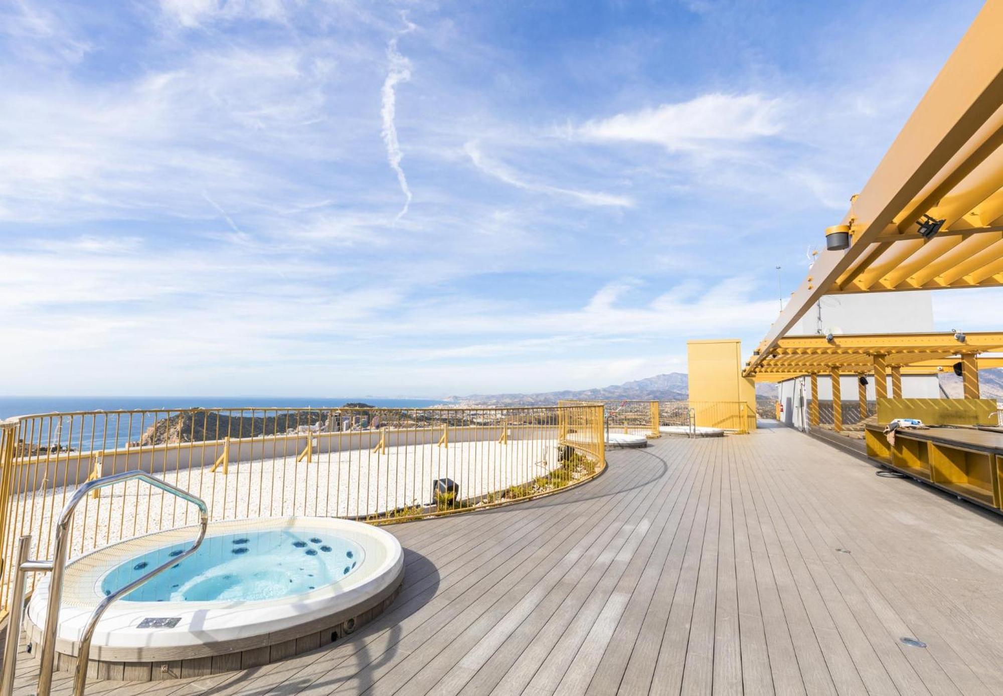 Intempo Luxury Sky Resort And Spa By Kitti 베니돔 외부 사진